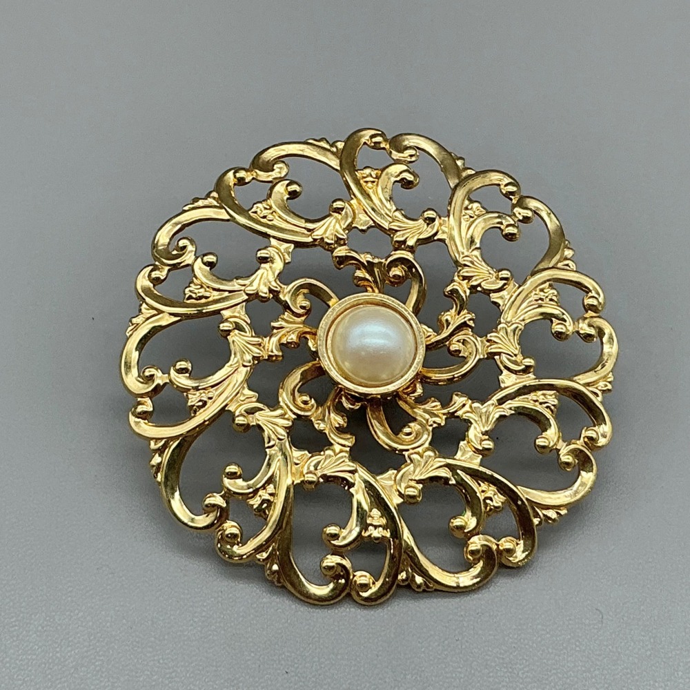 Faux Pearl Filigree Round Brooch Pin Women Gold Tone Vintage Ornate Openwork
